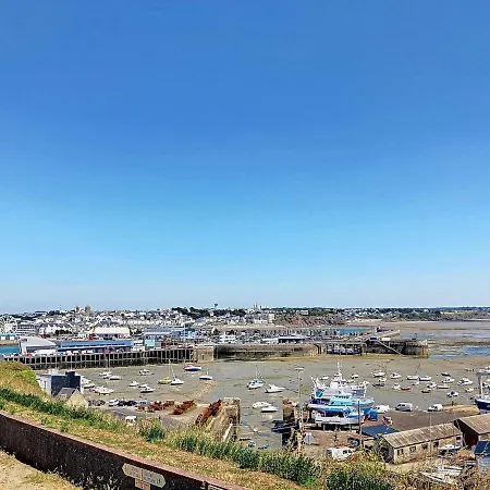 Apartment A Deux Pas De La Plage, Proche Commerces Avec Wifi Et Equipements Complets - Fr-1-361-40 *